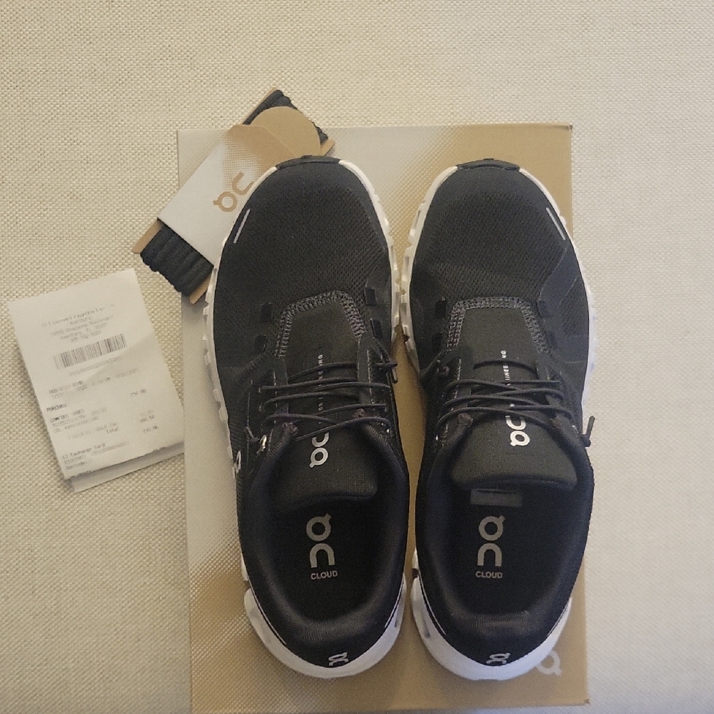 On Cloud 6 Running Sneakers Womens Mint Condition Used Once